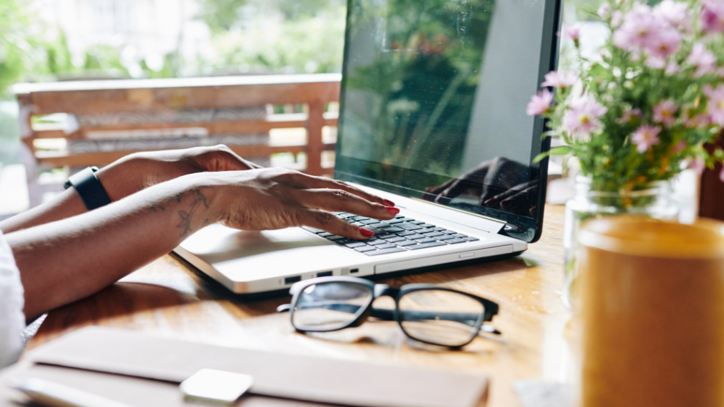 IT-Expertin bietet umfassende Online-PC-Hilfe und Fernwartung in Stuttgart und deutschlandweit an.